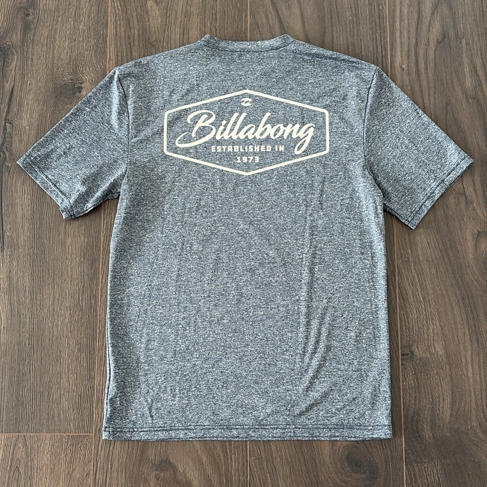 Billabong rash-guard loose fit / men’s small great condition sun protection